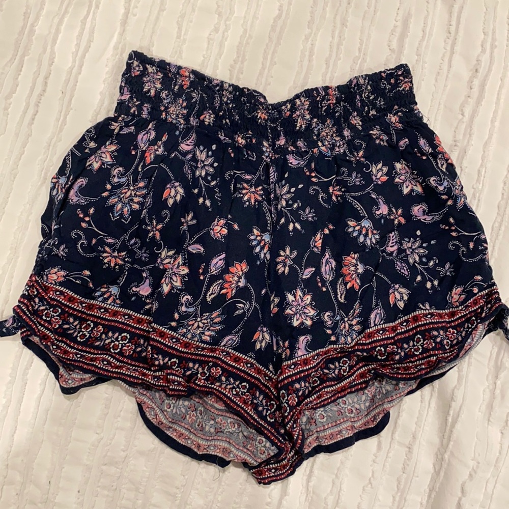 Hollister printed loose fit shorts